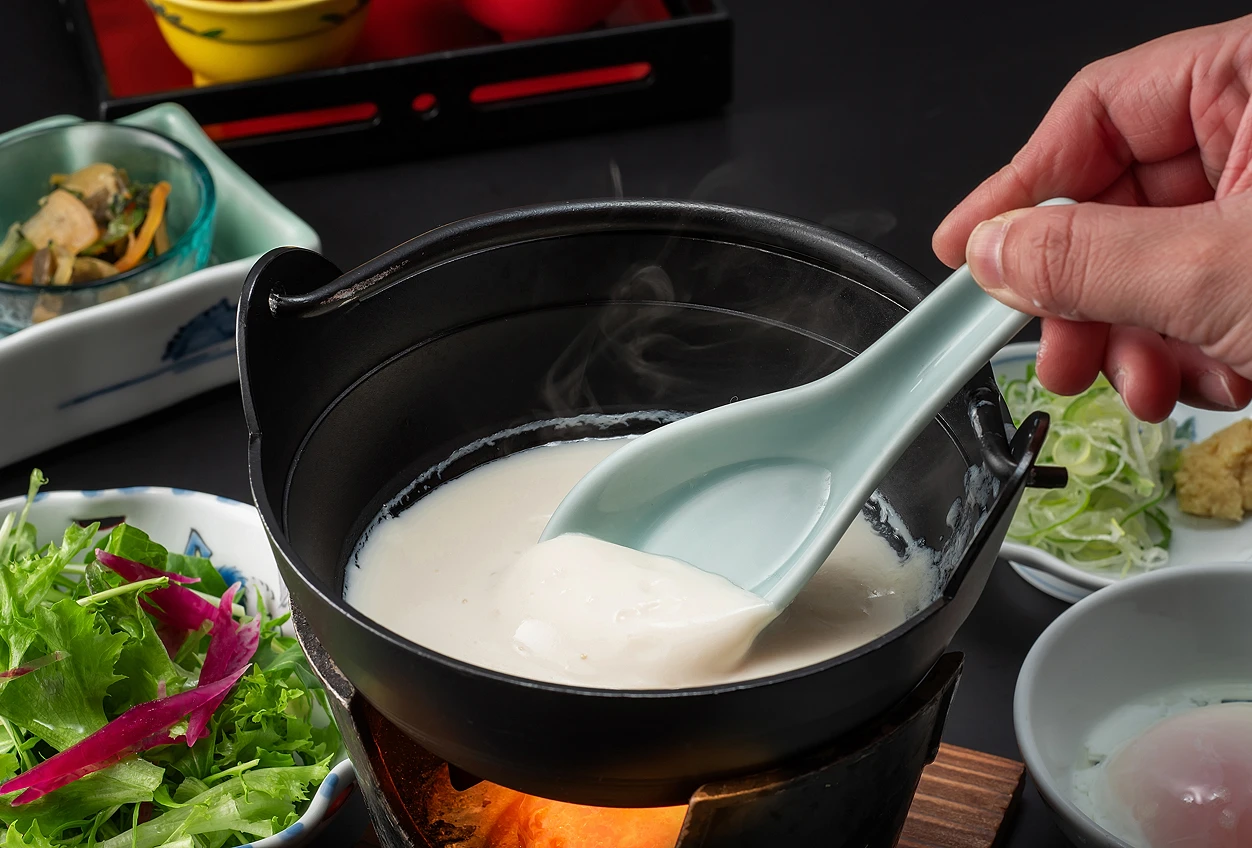 小鍋で楽しむとろりとした湯豆腐