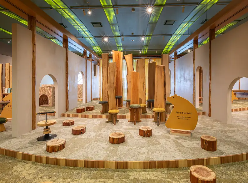 ぬくもりのある木製の遊具"