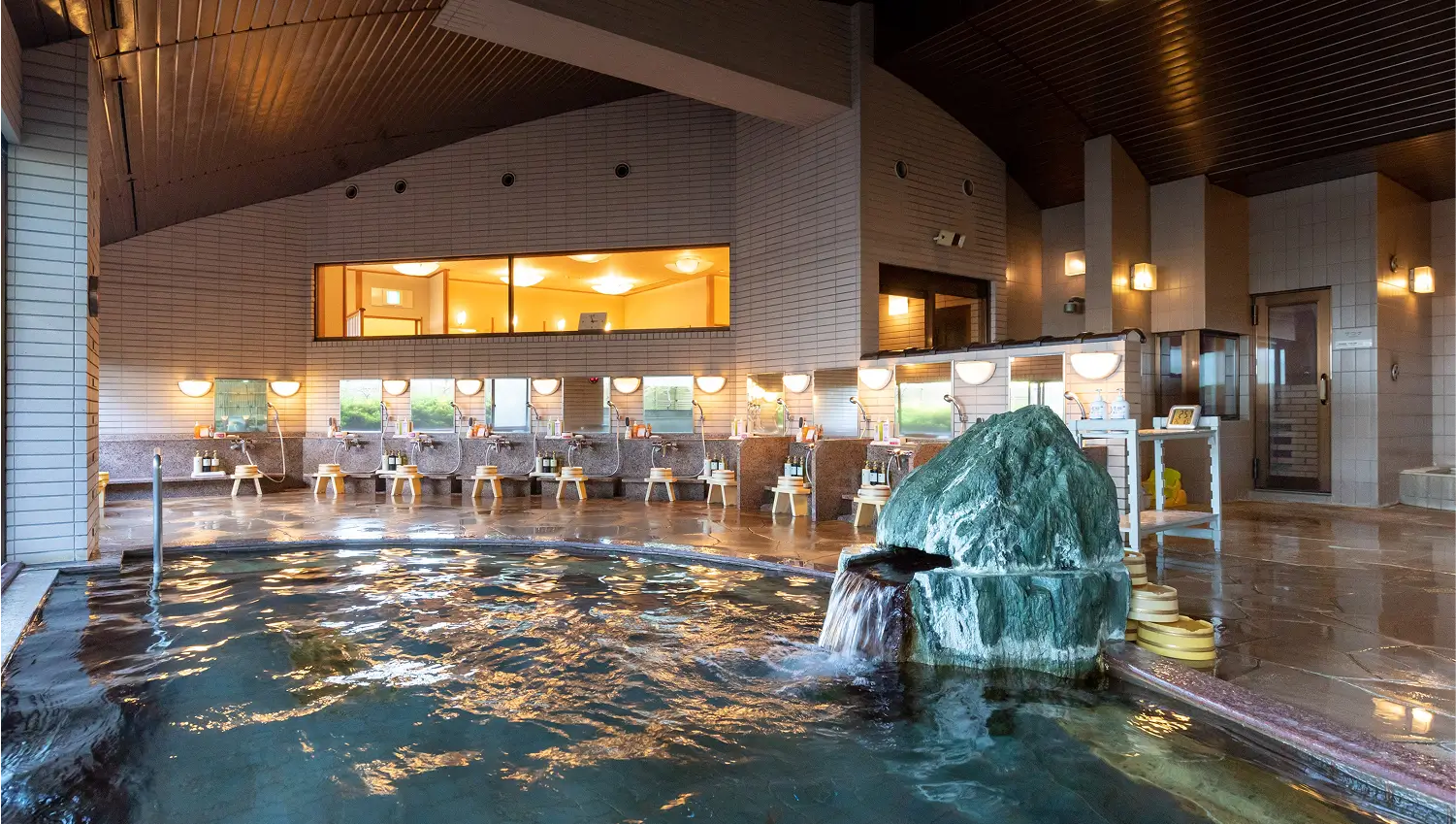 OQOQの温泉 女湯の大浴場