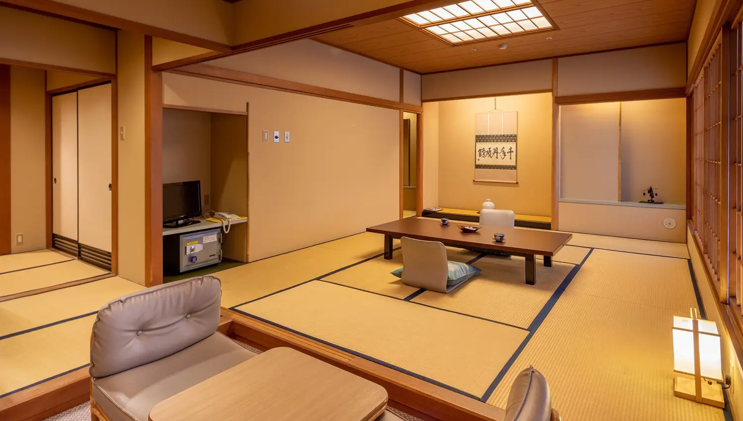 広々とした空間でくつろげるスタンダード和室